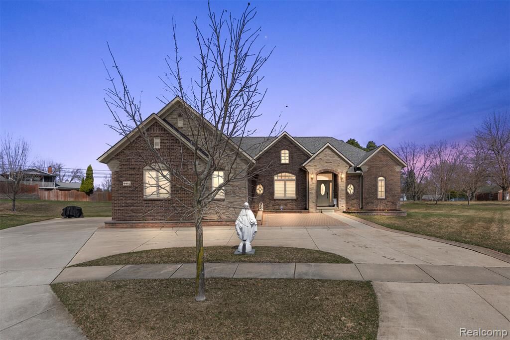 Property Photo: 4411 Forster Lane MI 48316 3856