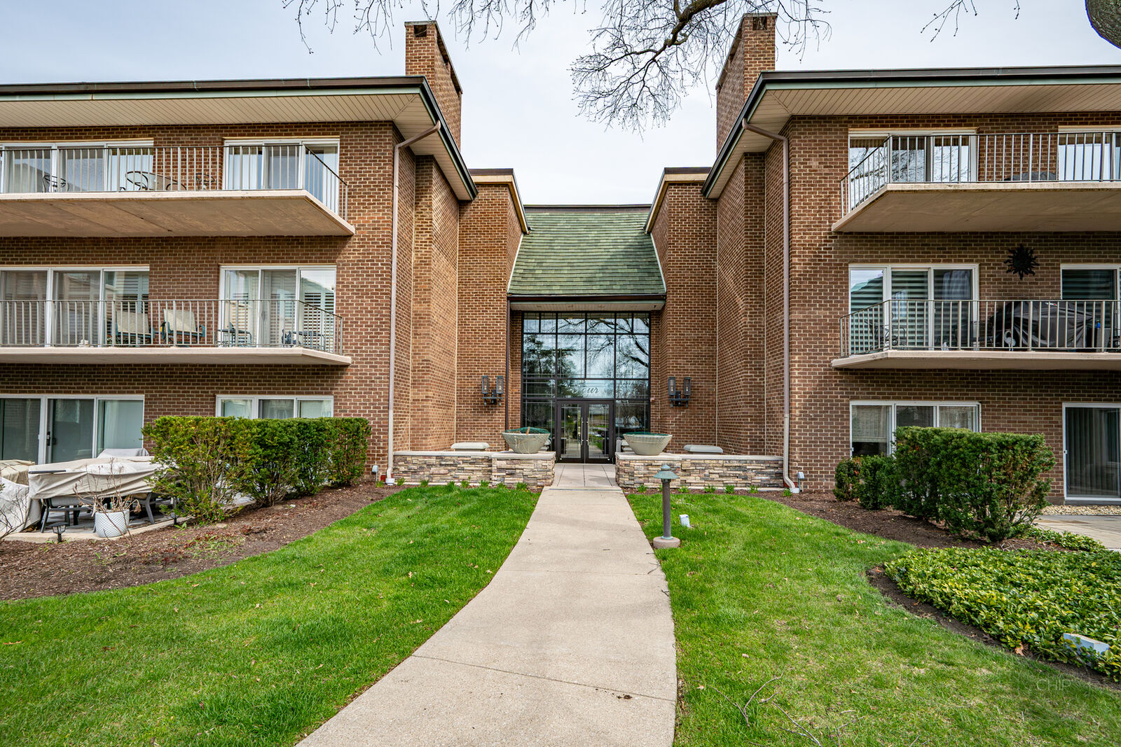 Property Photo: 4 Oak Brook Club Drive G205 IL 60523