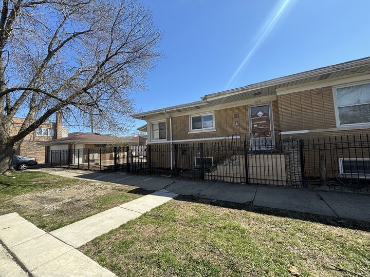 Property Photo:  6601 S Francisco Avenue  IL 60629 