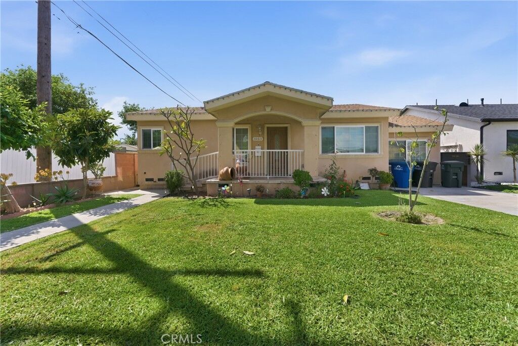Property Photo:  10611 Bowman  CA 90280 