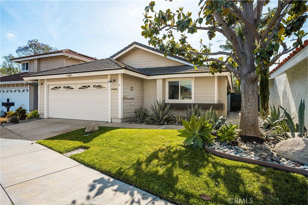 Property Photo:  10 Petersburg  CA 92620 