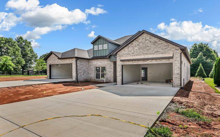 Property Photo:  1101 Veridian Dr  TN 37043 