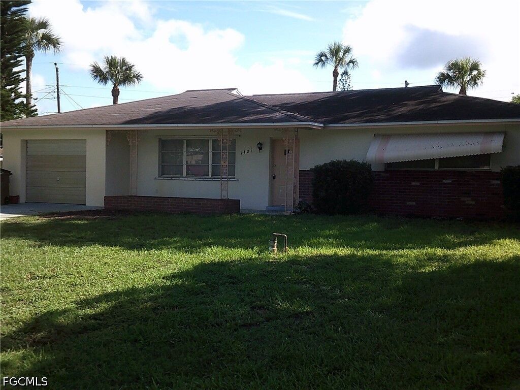 Property Photo:  1405 Juddale Street E  FL 33936 