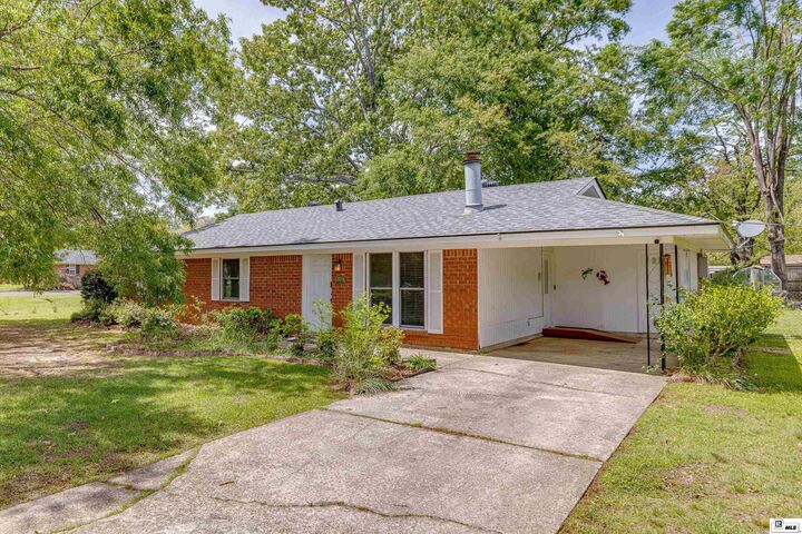 Property Photo: 203 Holly Ridge Drive LA 71203