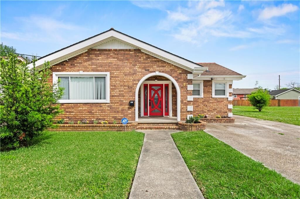 Property Photo:  921 Lamanche Street  LA 70117 