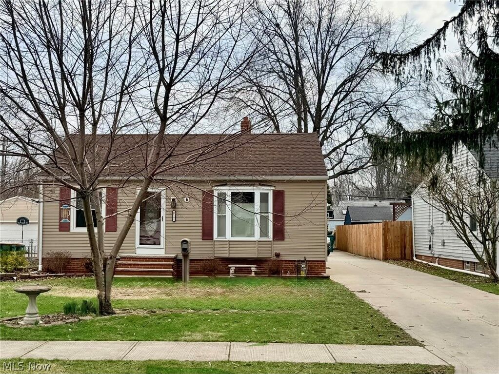 Property Photo:  8141 Dartmoor Road  OH 44060 