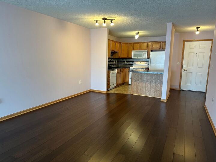 Property Photo:  2231 Penn Place 322  MN 55109 