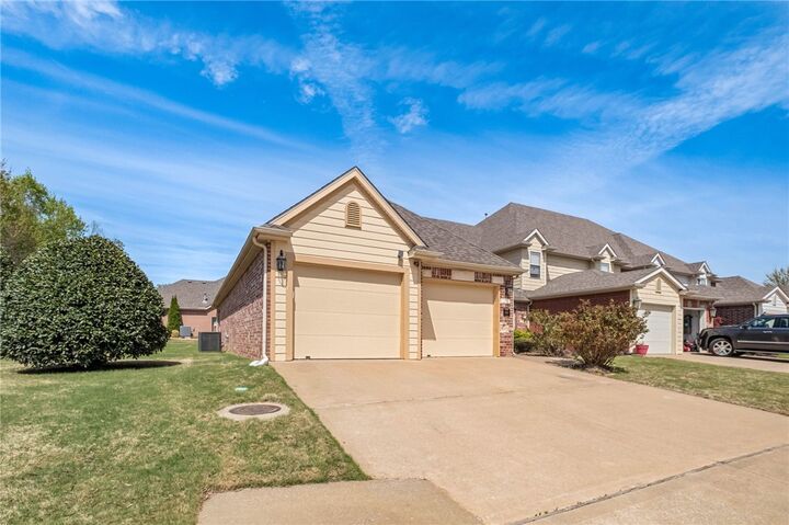 Property Photo: 6617 W Valley View Road AR 72758