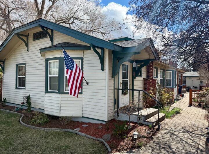 Property Photo:  726 NW Birch Avenue  OR 97756 