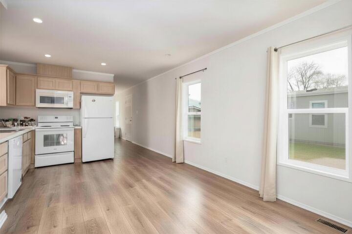 Property Photo:  460 Arnos Street 27  OR 97540 