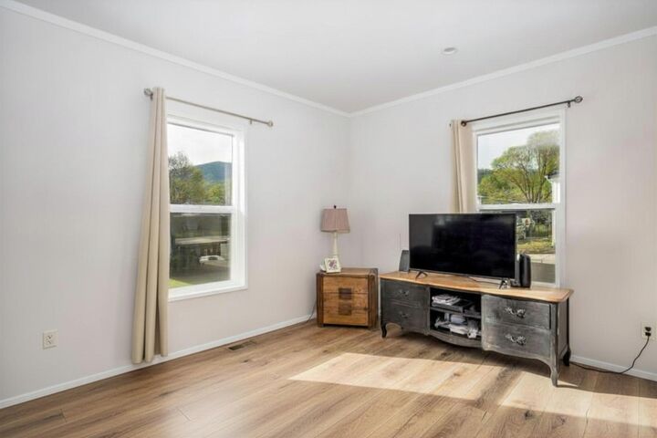 Property Photo:  460 Arnos Street 27  OR 97540 