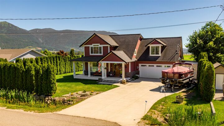 Property Photo: 4537 Lansdowne Road BC V0E 1B8