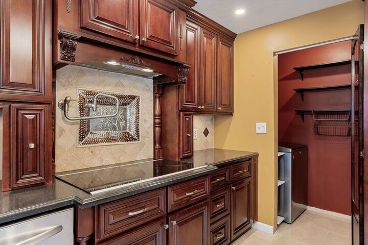 Property Photo:  23 Pebble Pl 23  MA 02148 