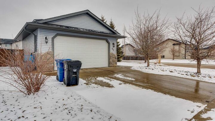 Property Photo:  42 Eastpointe  AB T4M 0G6 
