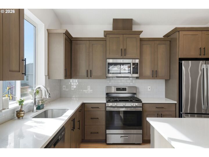 Property Photo:  11664 SE Crown Point Way  OR 97086 