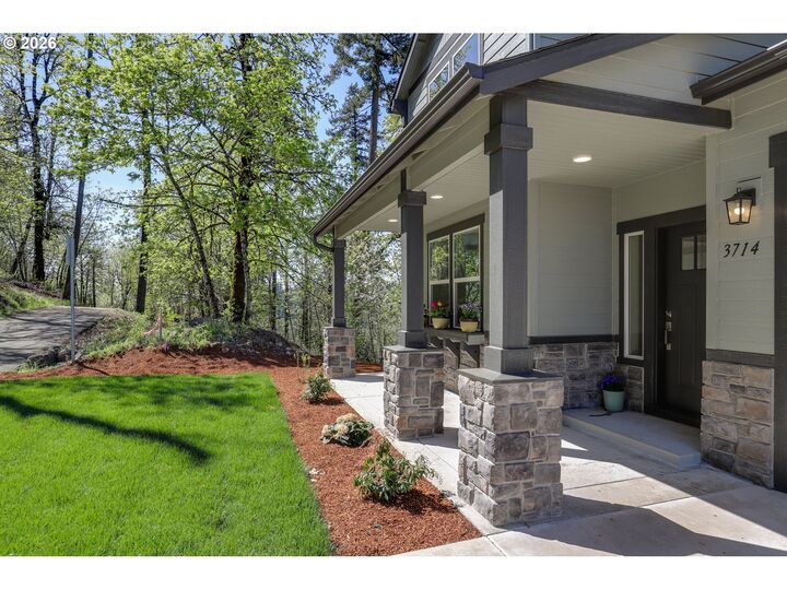Property Photo: 3714 Weldon Ln OR 97403