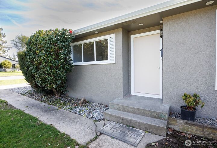 Property Photo:  1534 E Section Street  WA 98274 