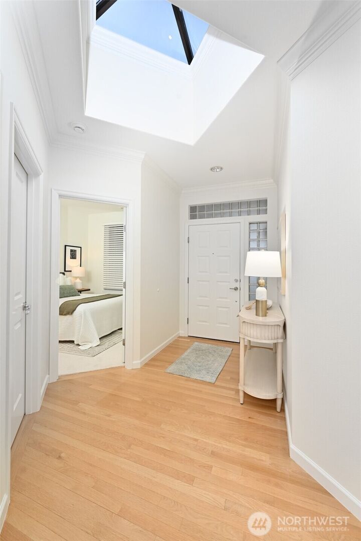 Property Photo: 3900 2nd Avenue NE 403 WA 98105