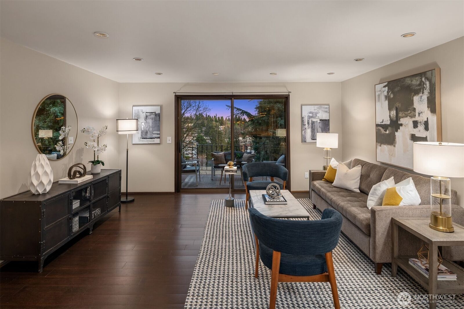 Property Photo: 5220 21st Avenue NE 2 WA 98105