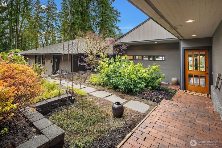 Property Photo: 12210 NE 39th Street WA 98005