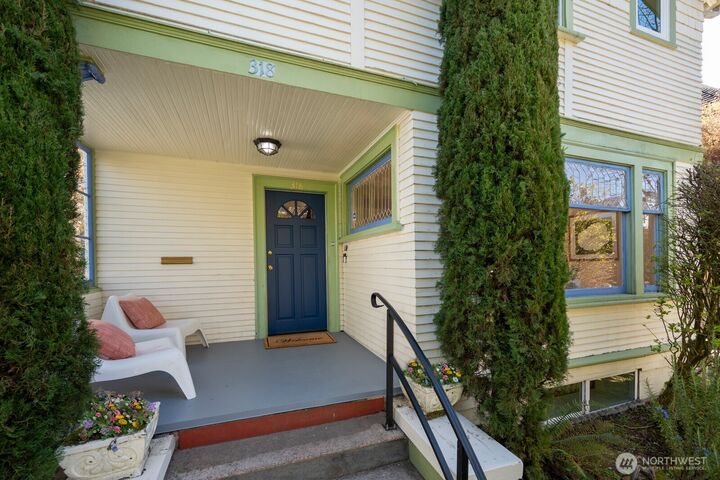 Property Photo:  318  18th Avenue E  WA 98112 