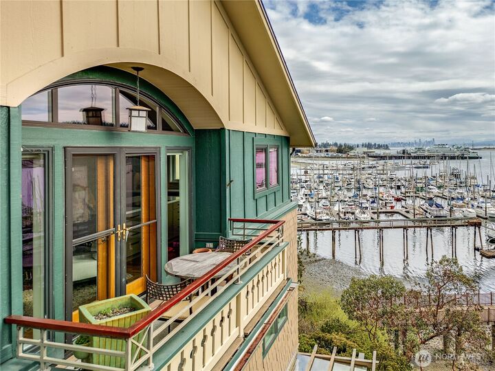 Property Photo:  546  Wood Avenue SW 3K  WA 98110 