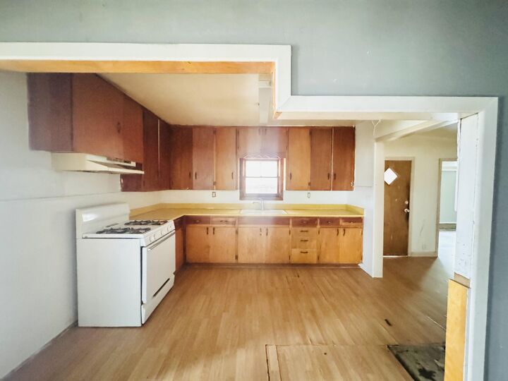 Property Photo:  402 E Dale Street  TX 79567 