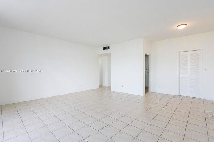 Property Photo:  700 Biltmore Way 1004  FL 33134 