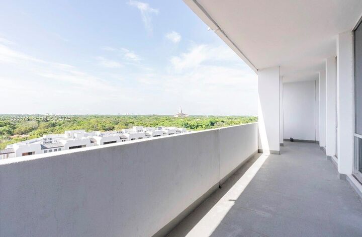 Property Photo:  700 Biltmore Way 1004  FL 33134 