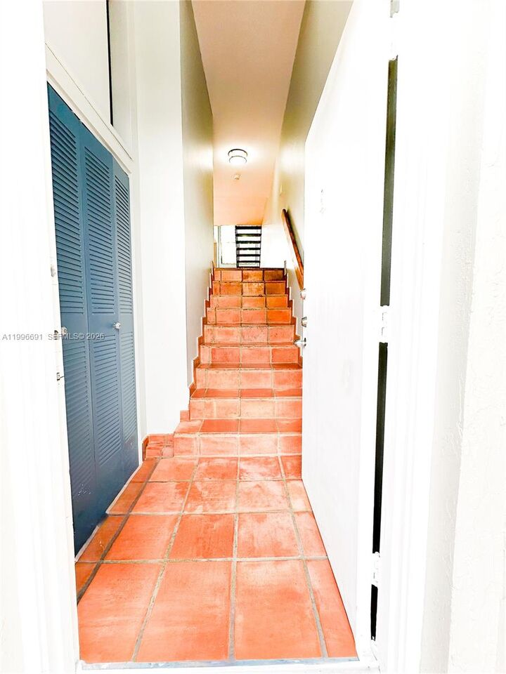 Property Photo:  10000 NW 9th St Cir 21  FL 33172 