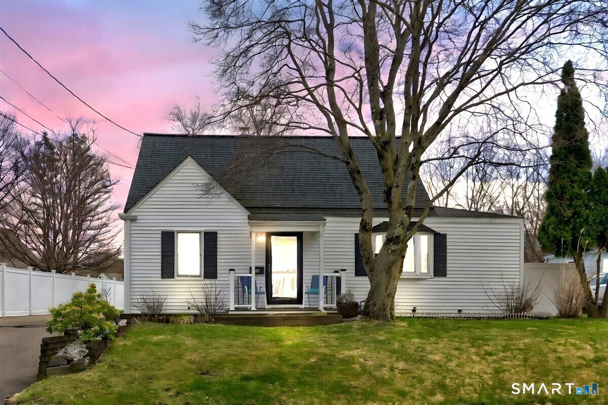 Property Photo:  20 Nassau Circle  CT 06118 