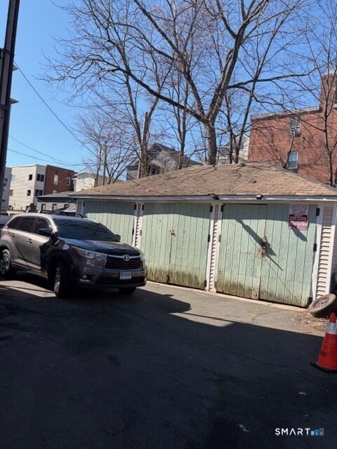 Property Photo:  541-543 Maple Avenue  CT 06114 