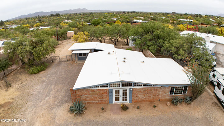 Property Photo: 502 W Hardy Road AZ 85704
