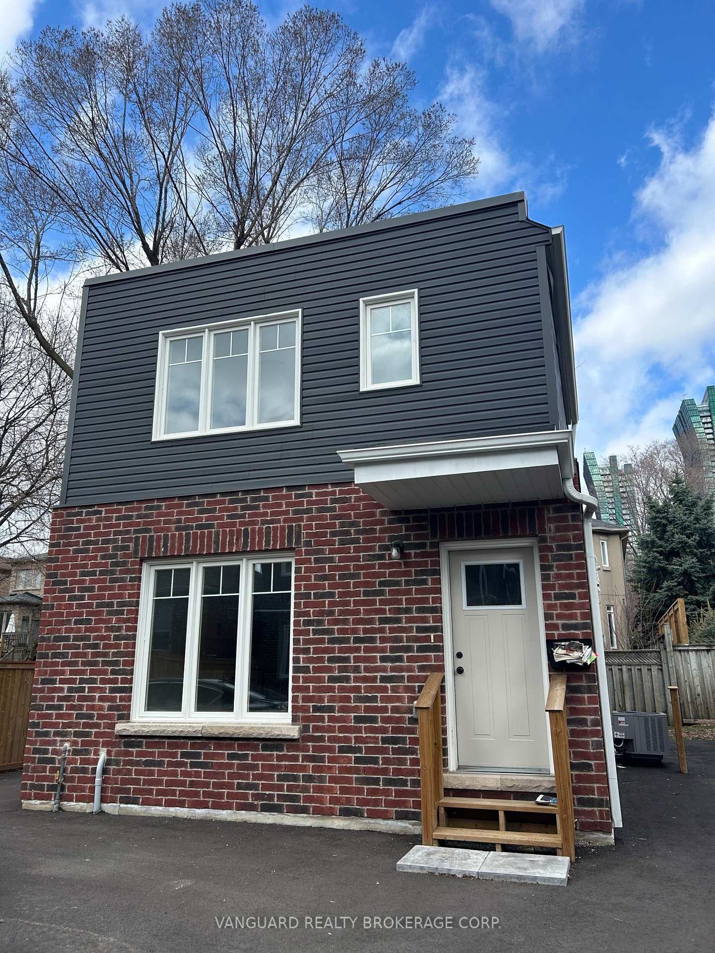 Property Photo:  12 Franklin Avenue D  ON M2N 1B6 
