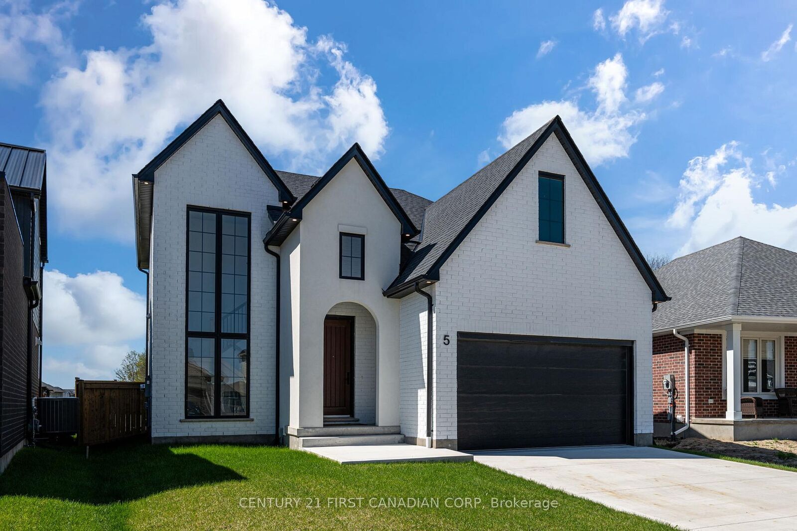 Property Photo:  5 Hartland Circle  ON N5R 6J8 