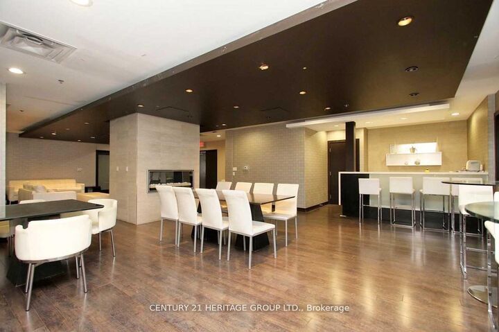 Photo de la propriété: 120 Dallimore Circle 317 ON M3C 4J1