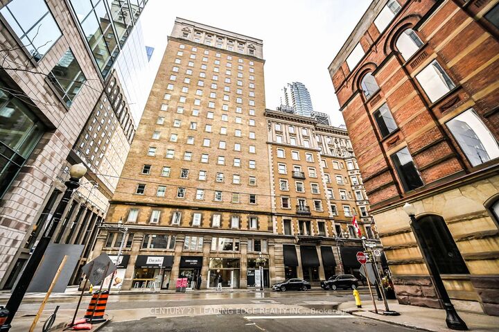 Photo de la propriété: 22 Leader Lane 343 ON M5E 1S5