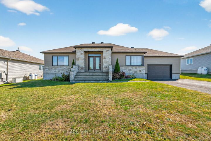 18 Calco Crescent — photo 1