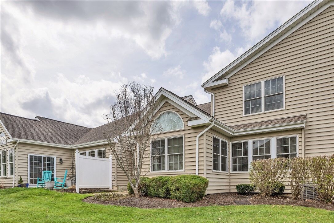 Property Photo:  254 Patriot Ln  PA 15042 