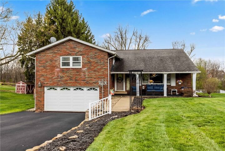 Property Photo: 605 Davidson Dr PA 15074