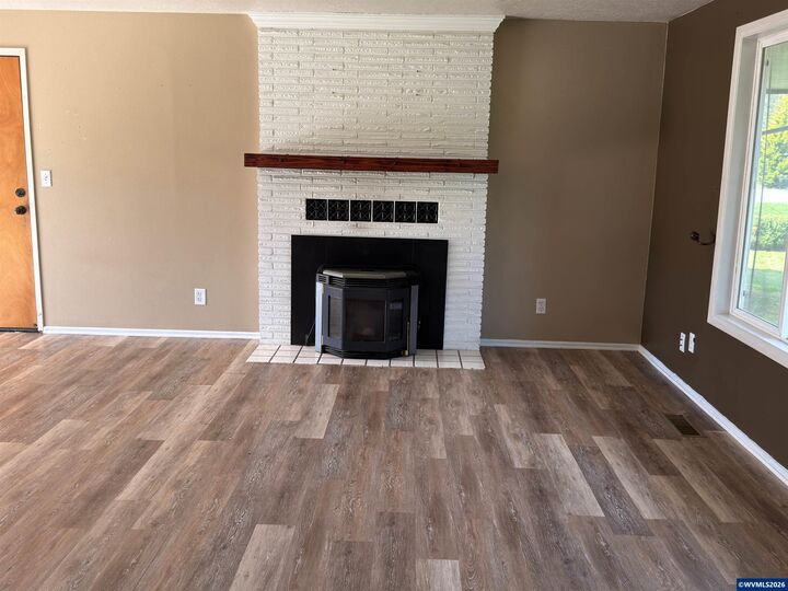 Property Photo:  442 Cedar St  OR 97358 