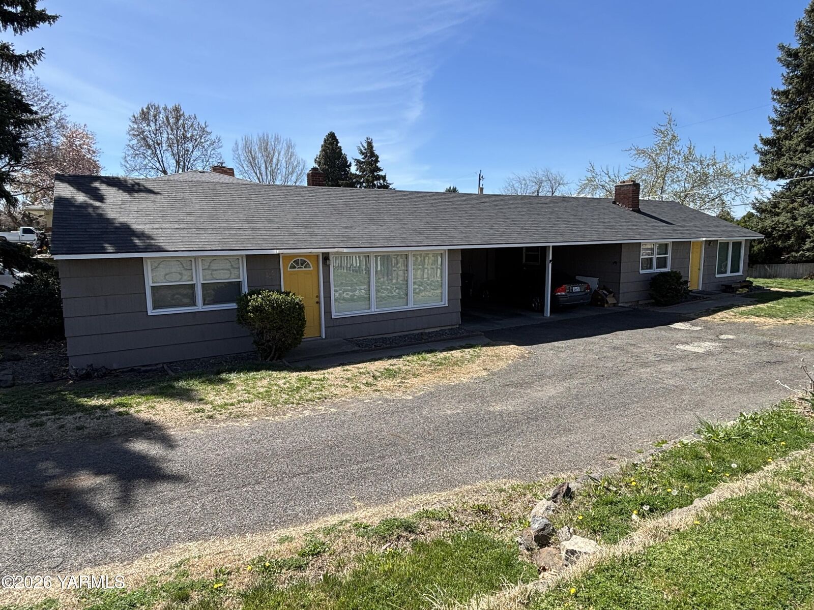 Property Photo:  806 & 808 S 35th Ave  WA 98902 