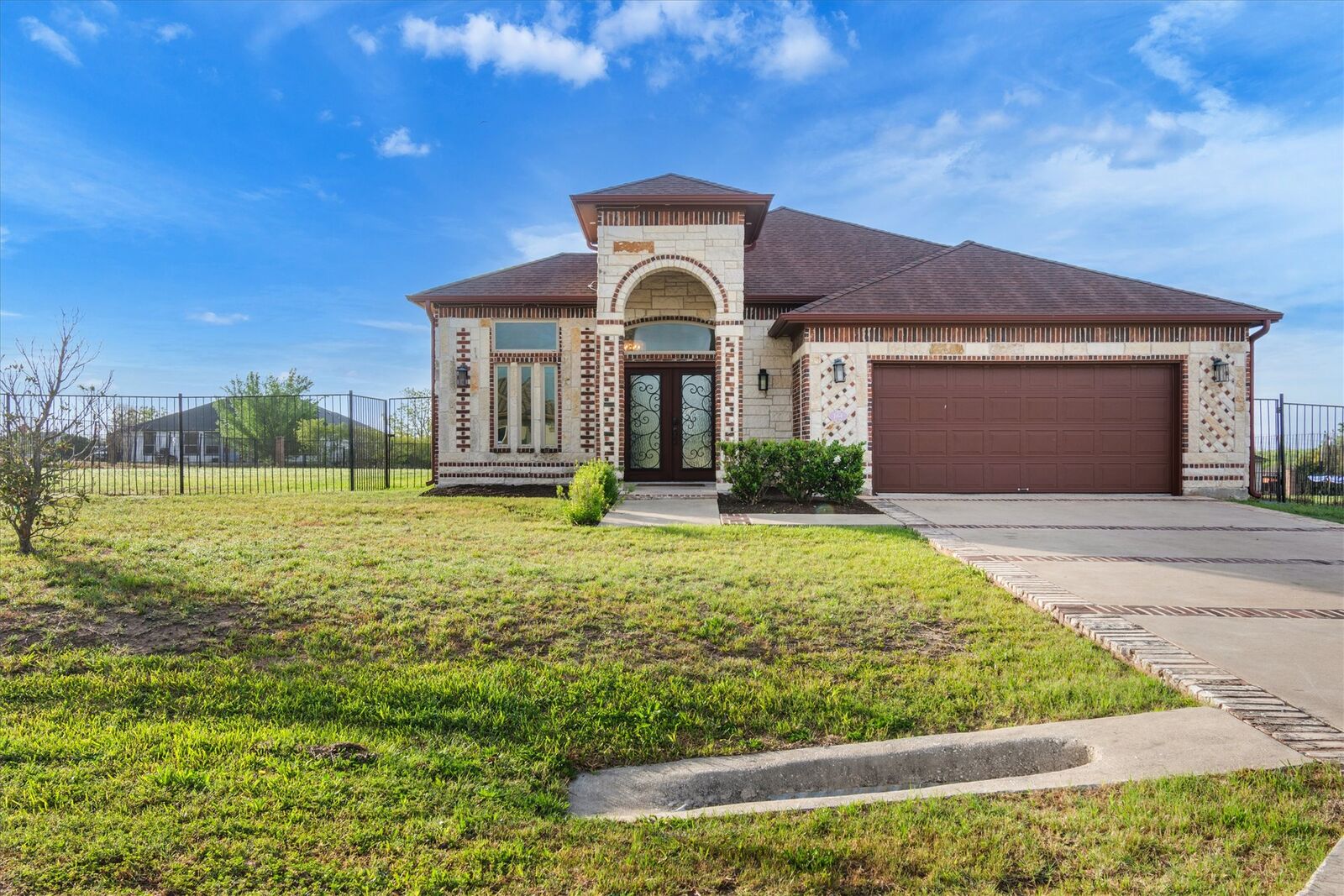 Property Photo: 164 Peck Street TX 78640