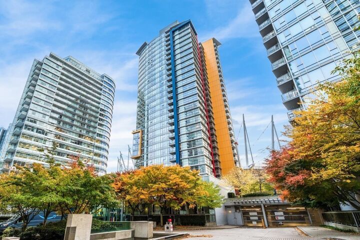 111 W Georgia Street 1806 — photo 1