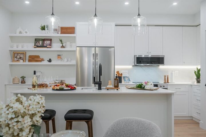 Property Photo: 46187 Thomas Road 405 BC V2R 6H3