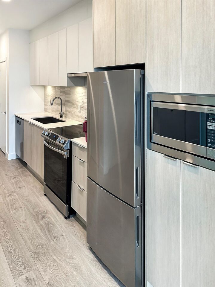 Property Photo: 2499 Rabbit Drive 403 BC V4M 0G4