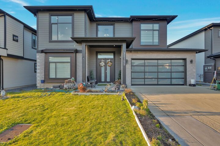 Property Photo:  32755 Carter Avenue  BC V4S 0E6 