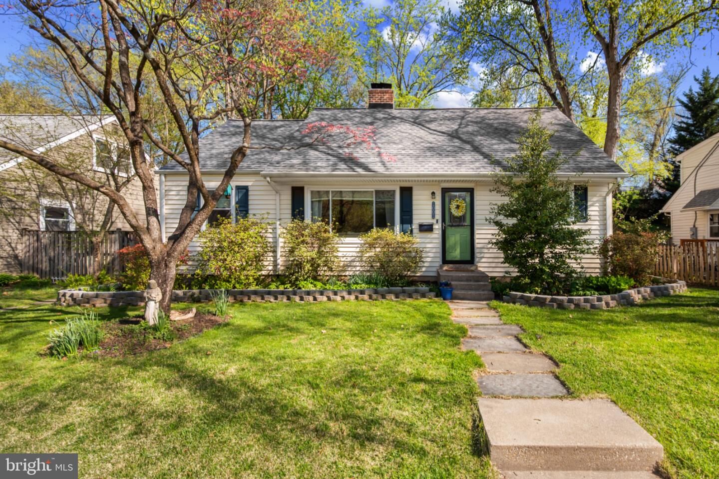 Property Photo:  1001 Robin Road  MD 20901 