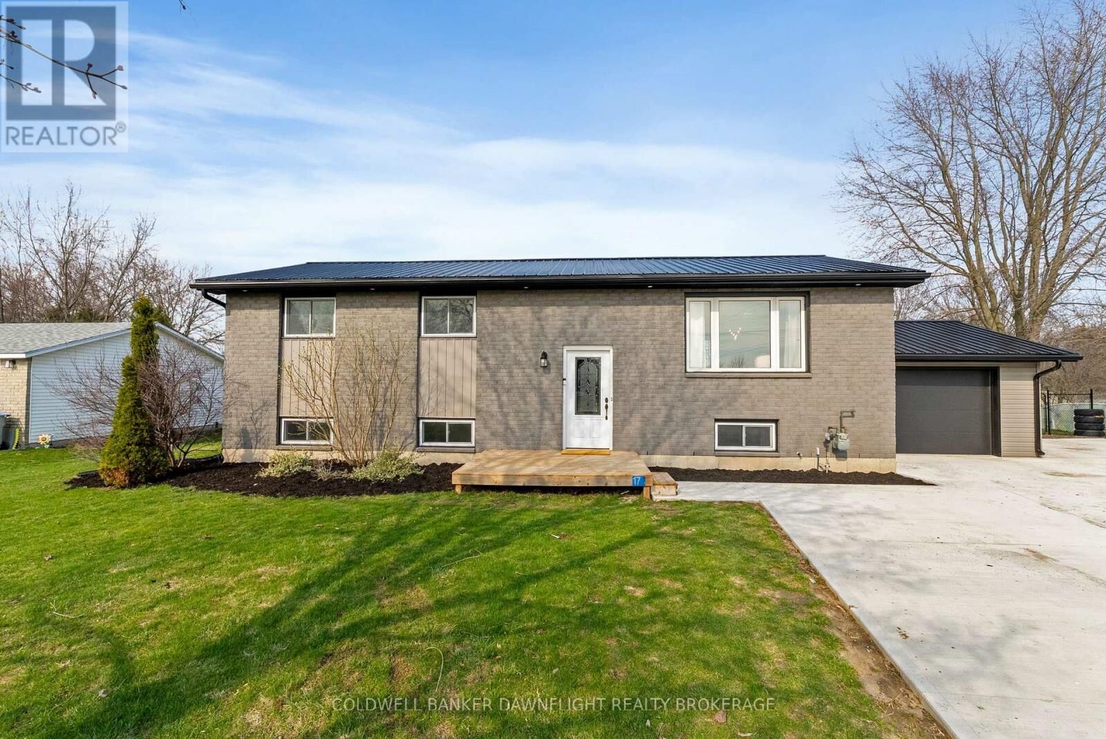 Property Photo: 17 Hawthorn Crescent ON N0M 1A0