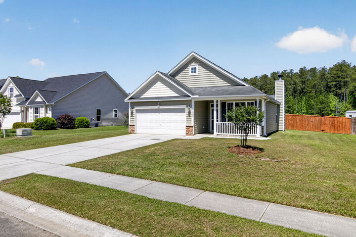 Property Photo:  1002 Bridlewood Farms Parkway  SC 29472 